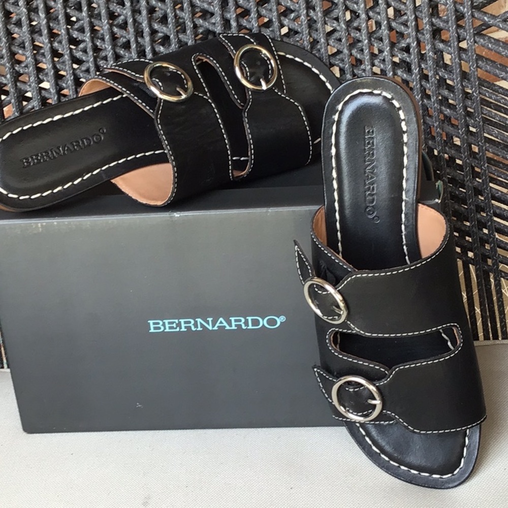 Bernardo black leather Tobi sandals. 9M. Silver buckles - excellent condition.